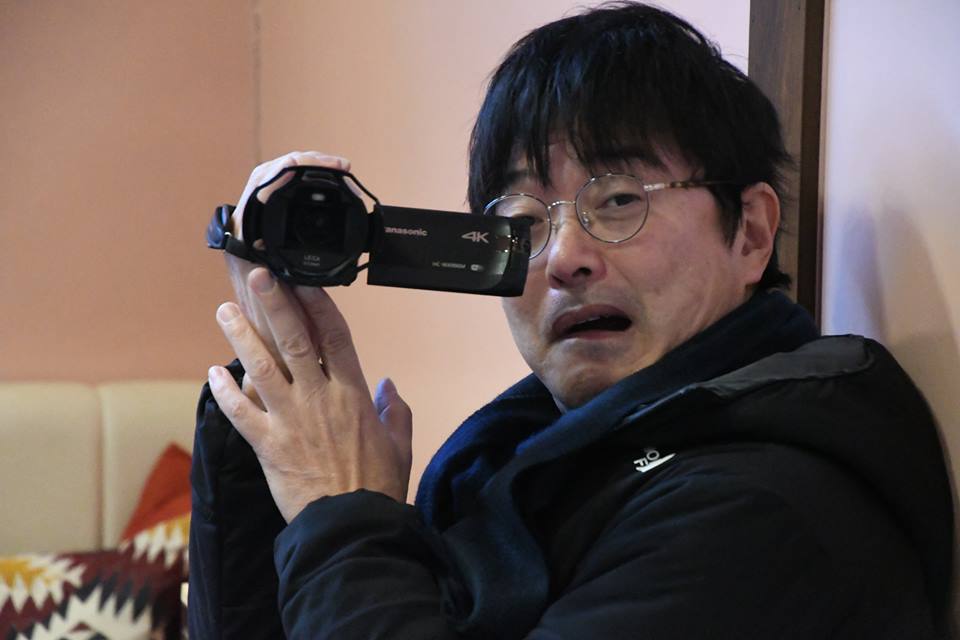 カメラを構える高田鳥場